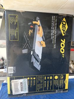 QEP 700XT 7" Wet Tile Saw complete with accessories