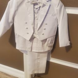 Boys Size 5 WHITE SUIT