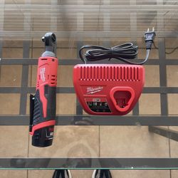 Milwaukee Ratchet Impact 3/4 With Charger And Battery