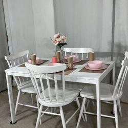 White Extendable Dining Table & 4 Windsor Chairs  / Mesa Comedor De Extension Y 4 Sillas 