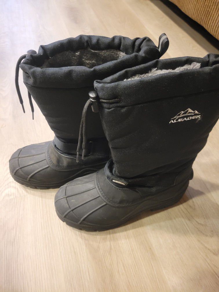 Adult Snow Boots Size 8