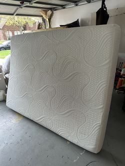 Queen size foam mattress