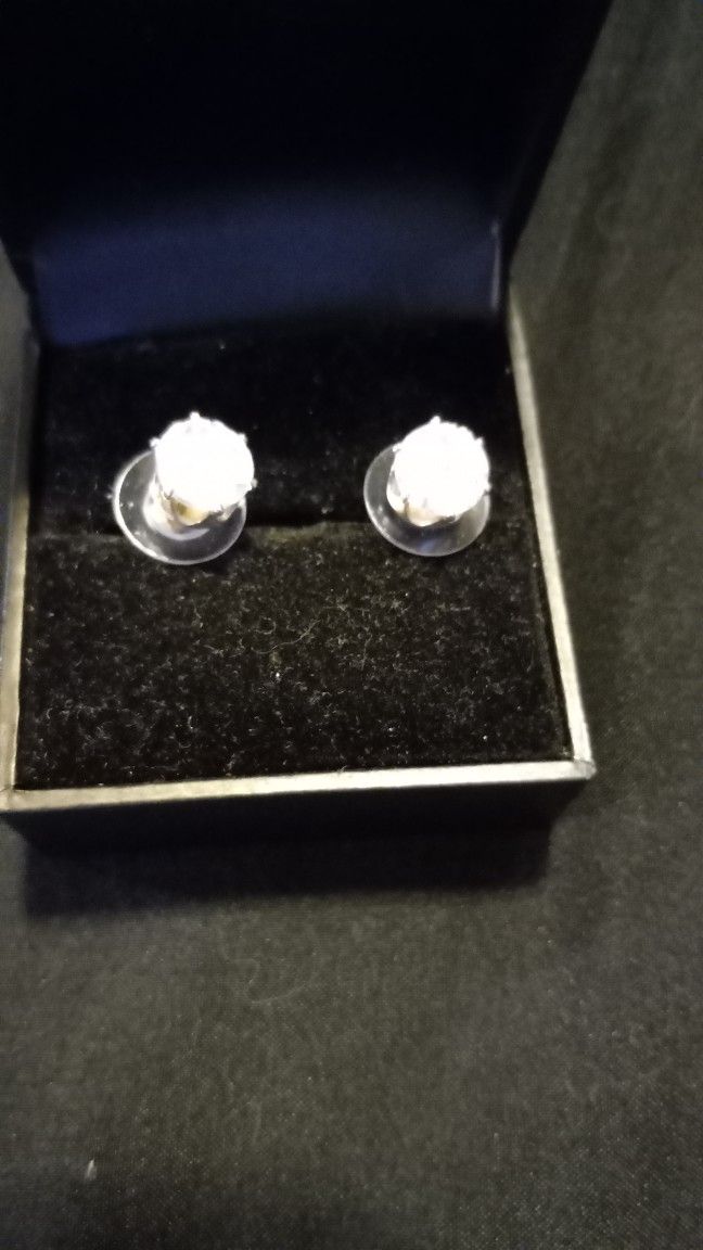 DIAMONESSE DIAMOND ROUND CUT EARRINGS