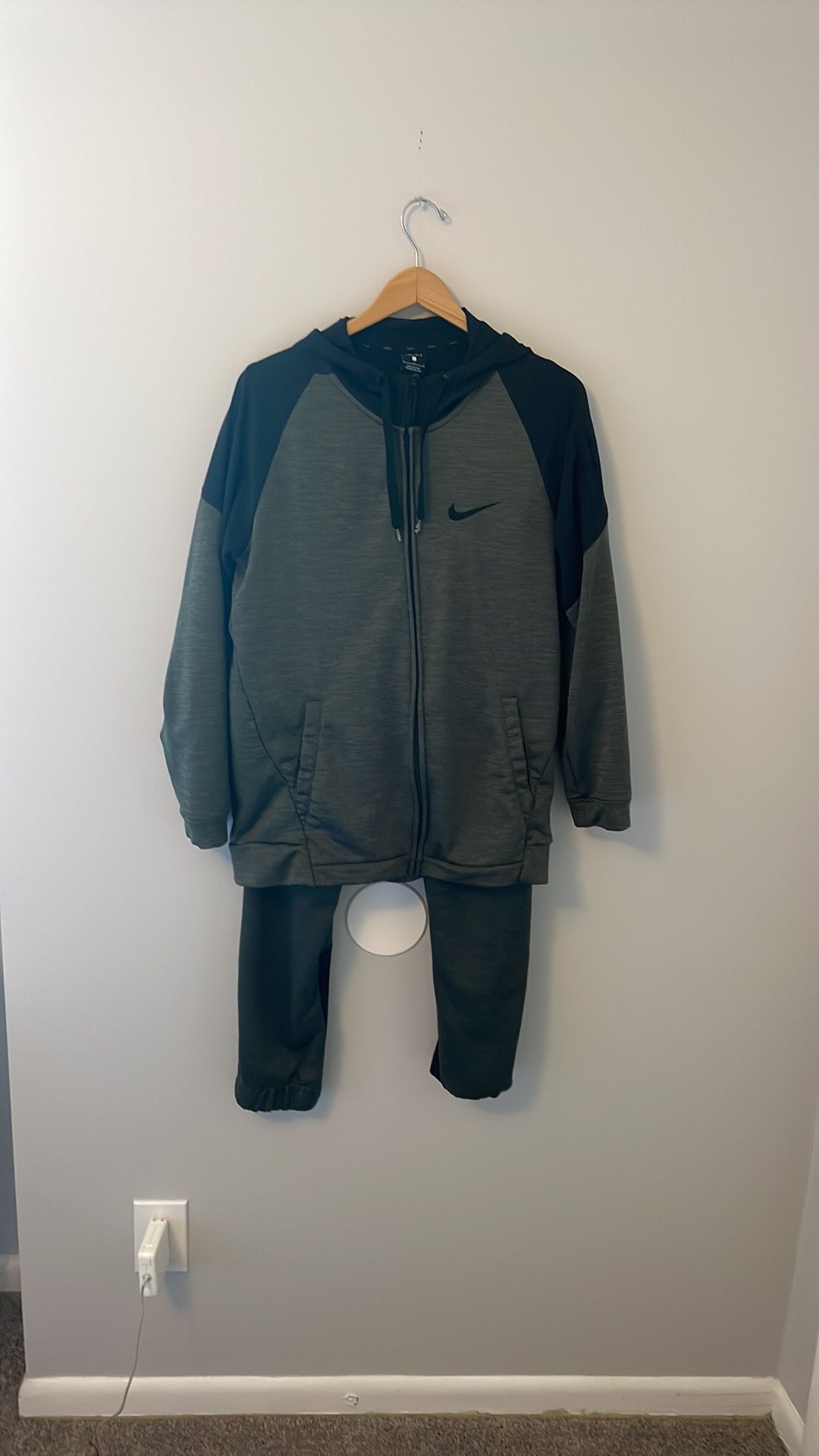 Nike Sweatsuit Jacket (L) Pants (XL)