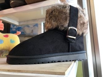 Fur boots for women