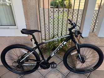 ~ Like new~ Giant ATX aluminum mountain bicycle