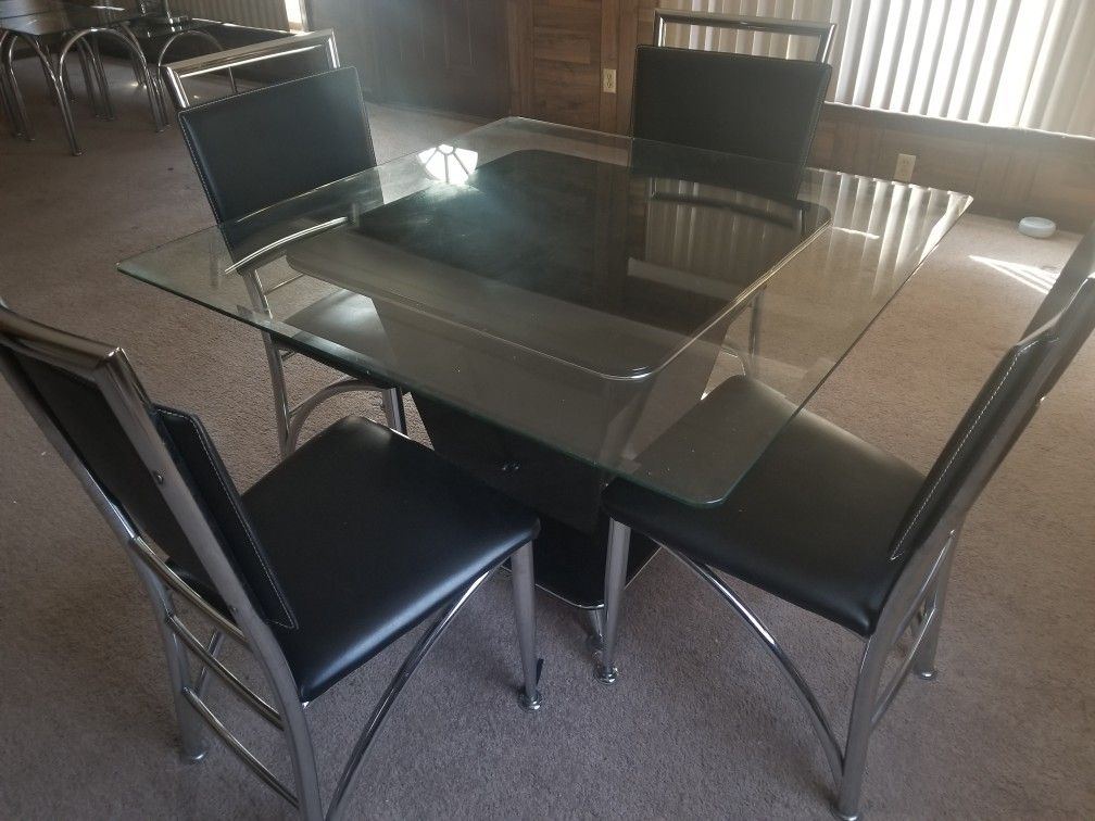 Dining table and coffee table set