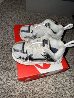 Toddler shoes 7C