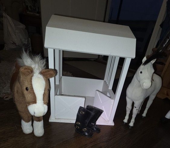 Pottery Barn Kids Horse Stable (2 Horses Included)