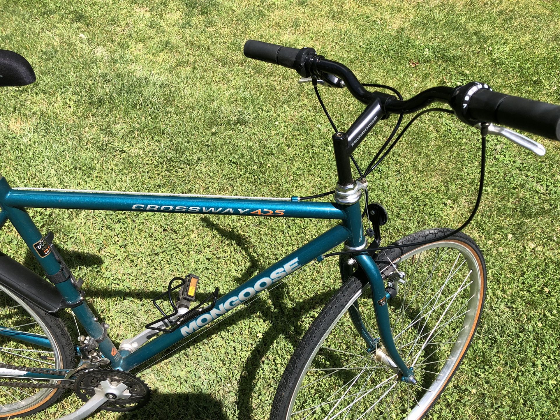 Mongoose Crossways 425 Hybrid 12 Speed