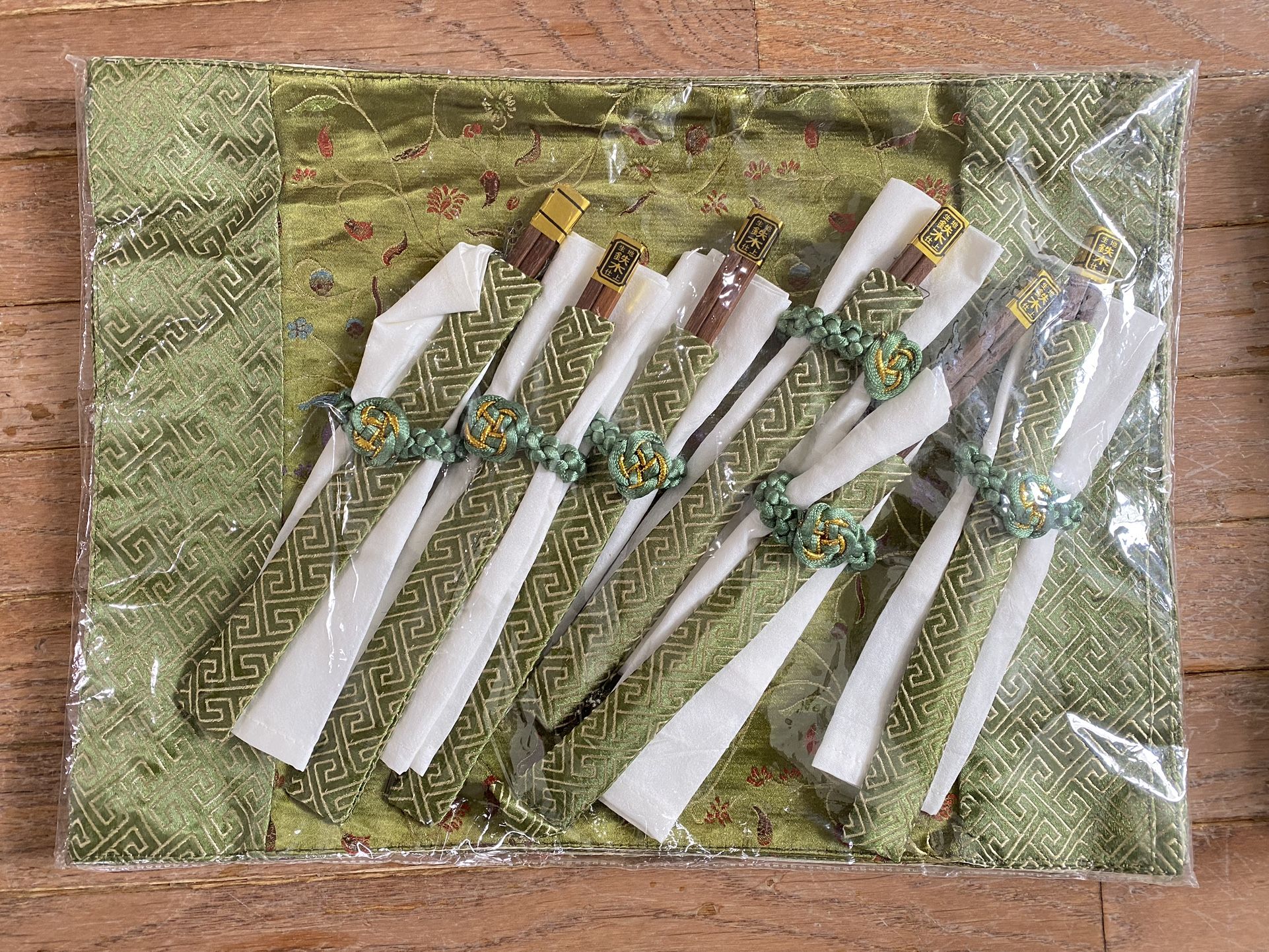 Green Beautiful Set Of Six Chopsticks & Six Silk Placemats