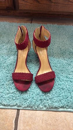 Women’s maroon heels size 7