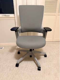 Office Chair Swivel Chair *excellent condition*