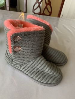 Girl fuzzy boots size Large 2-3 only used couple times