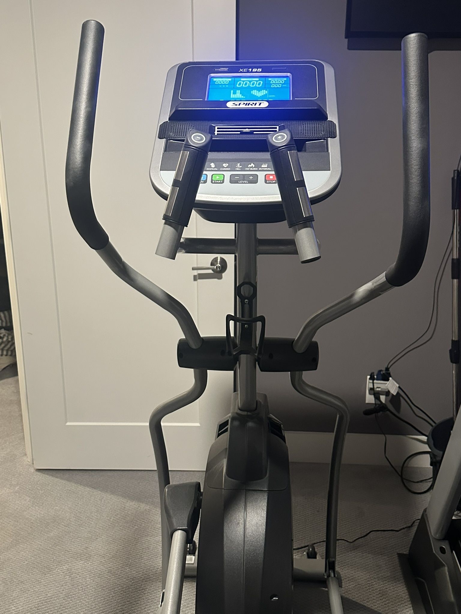 Spirit Fitness XE195 Elliptical