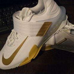 Nike Savaleos  Shoes Size 10 Men White And Gold