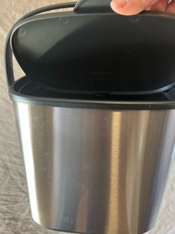 Hand trash can