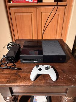 [NEEDS TO GO] Black Xbox One + Controller