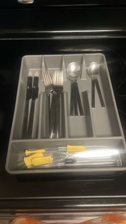 Silverware tray