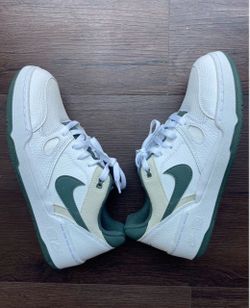 New Mans Nike Full Force Low sneakers, size 8