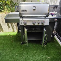 WEBER GAS GRILL. GOOD CONDITION 