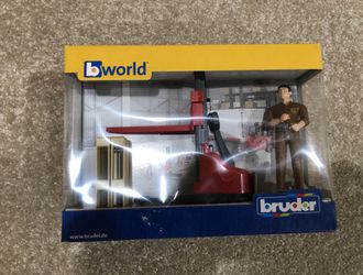 Bruder 62210 UPS Logistics Figure Set