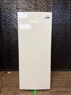 FRIGIDAIRE STAND UP FREEZER w/WARRANTY! R3494A