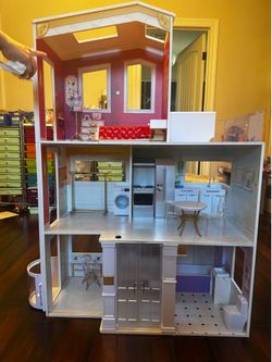 Rainbow High Dollhouse w/ accessories