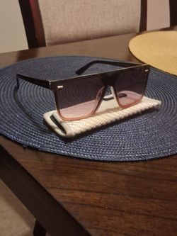 Vince Camuto sun glasses