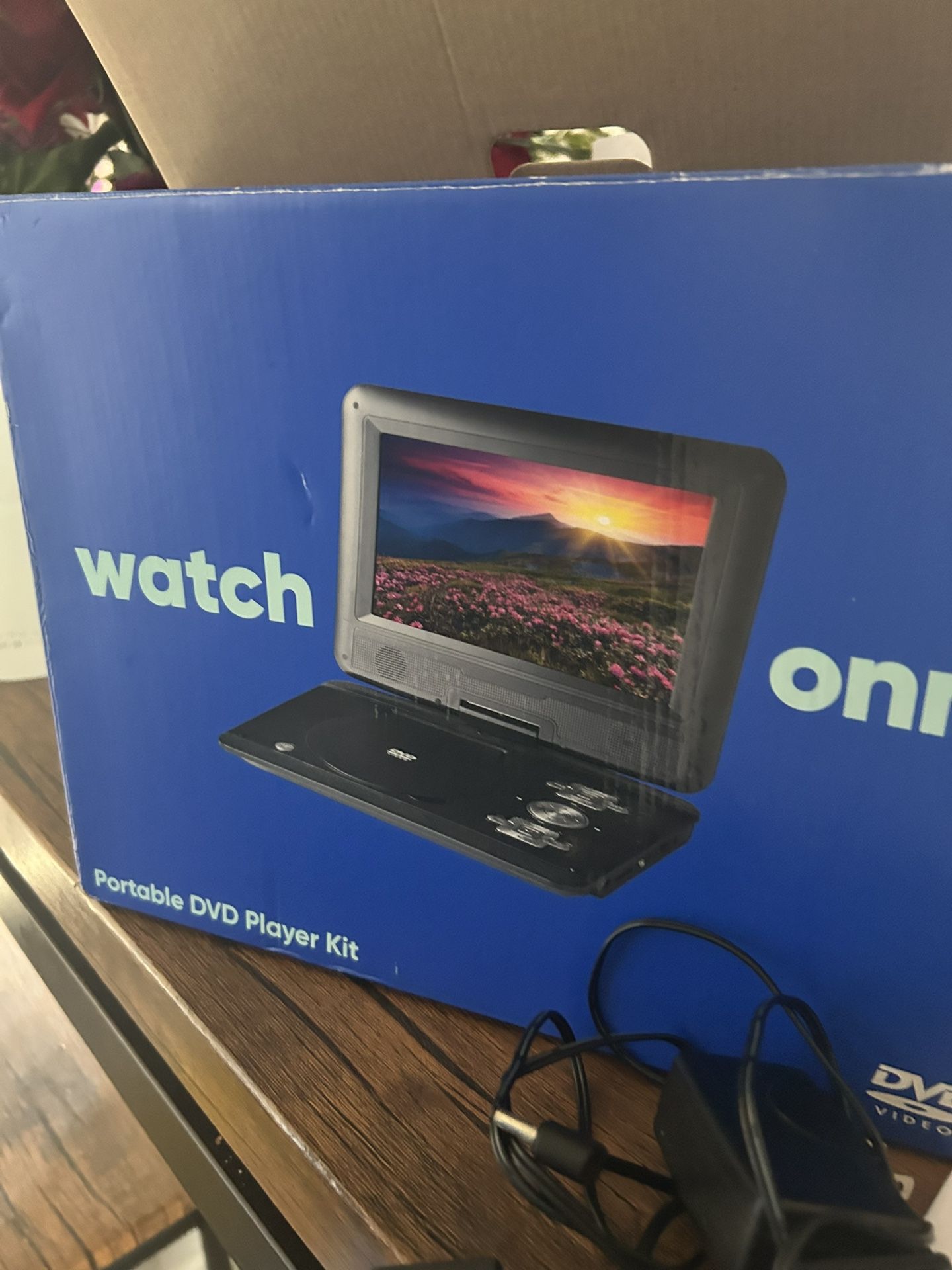 Portable Dvd Player 10” Screen That Swivels