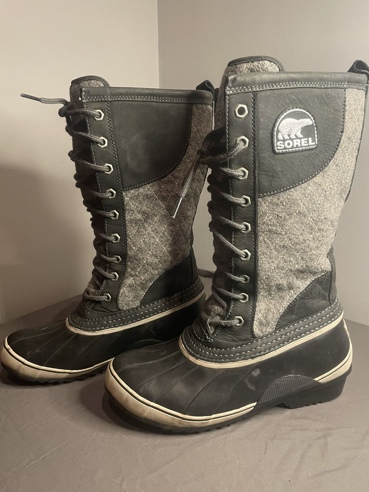Like New Sorel Quilted Waterproof Boots Women 7