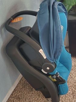 Porta bebé para carro