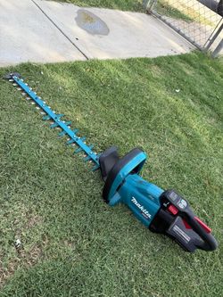 Makita XGT 40V max Brushless Cordless 24 in. Hedge Trimmer (Tool Only)