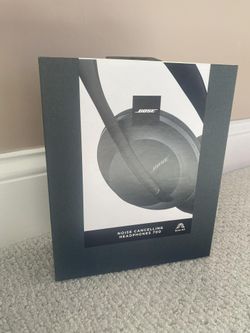 Bose Noise Cancelling Headphone 700. BRAND NEW !!! FACTORY SEALED !!!!