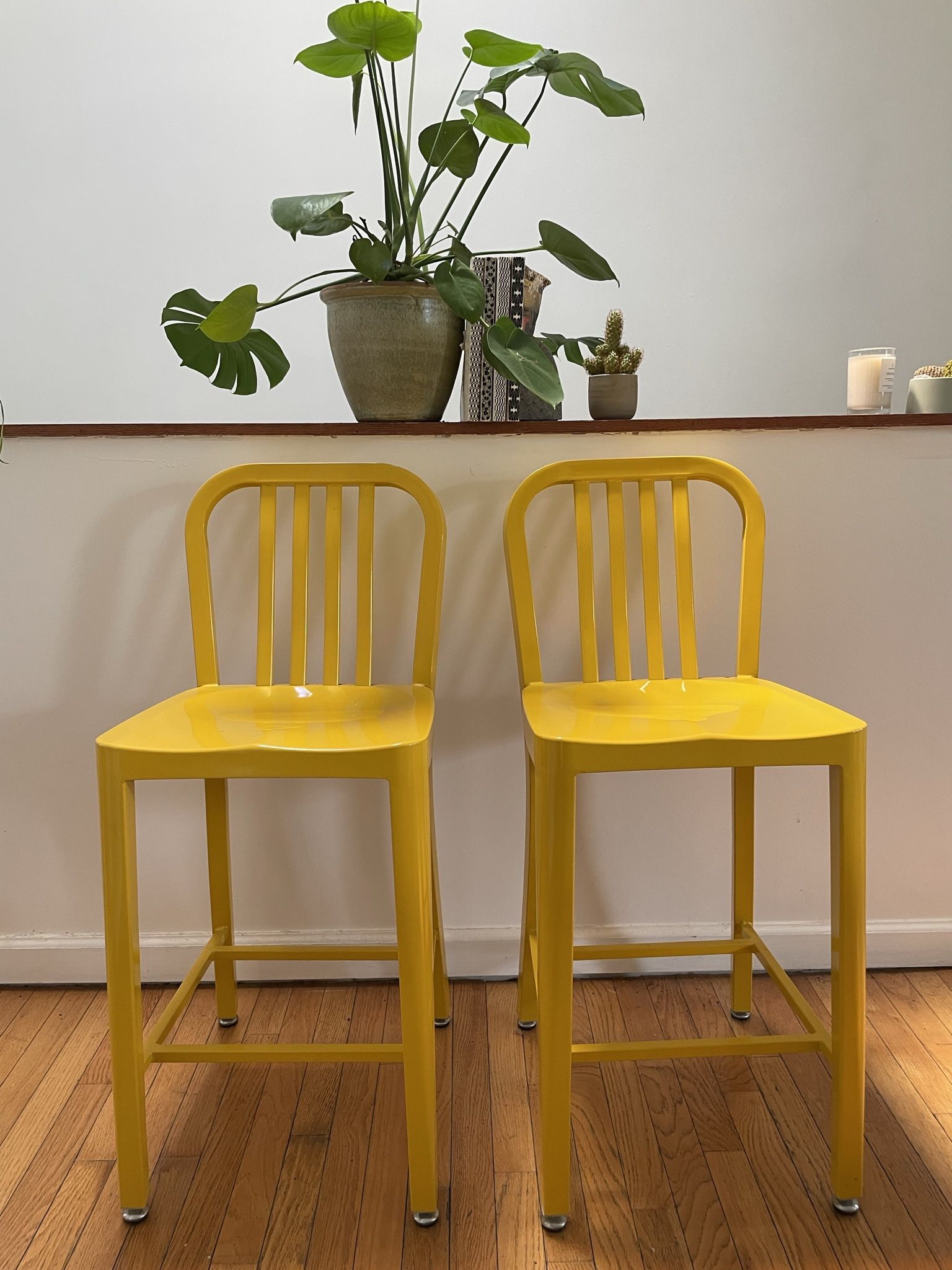 *FREE* Modern Bar Stools