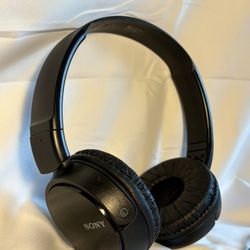 Sony Wired Headphones – Over Ear – Works Great