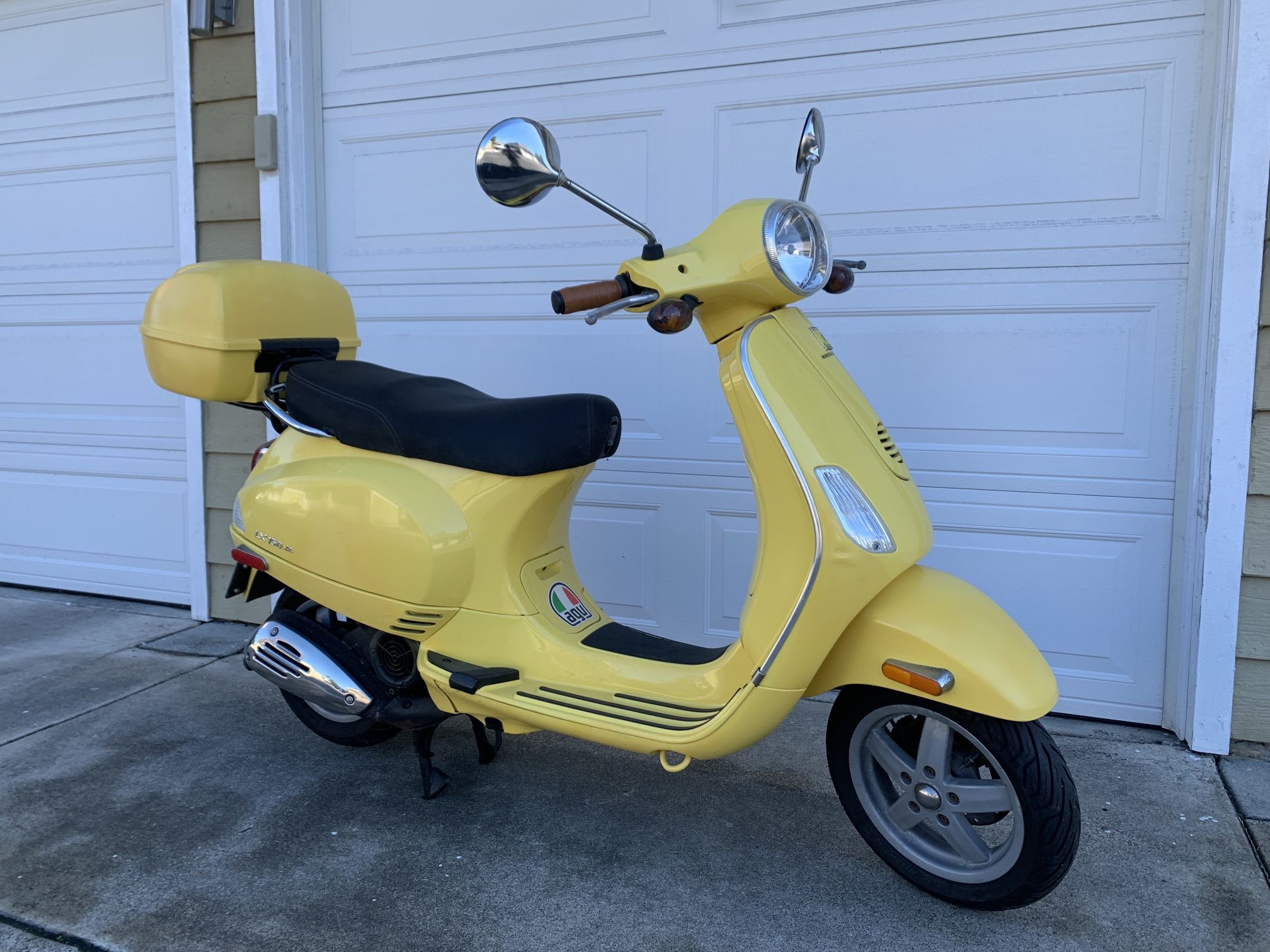 Vespa LX 150 Yellow!