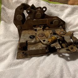 Rear RH Rear On Door Latch For 60 -62 Corvette