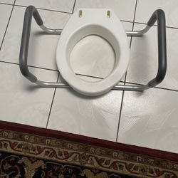 FREE Toilet Seat Raise Used But Very Good Condition. Very Clean. 
