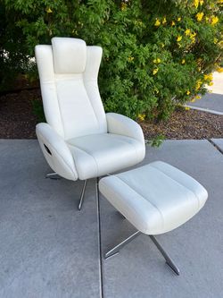 White leather recliner chair and ottoman set ( can deliver for $10 )