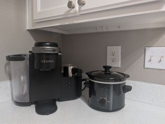 Kitchen Appliance Bundle: Air Fryer, Keurig, Rice Cooker & Slow Cooker – $25