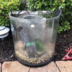15 Gallon Bow front fish tank complete