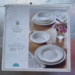 The Pioneer Woman Vintage Lace Dinnerware Set 12 Piece Service for 4