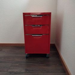Retro Filing Cabinet With Lockable Wheels