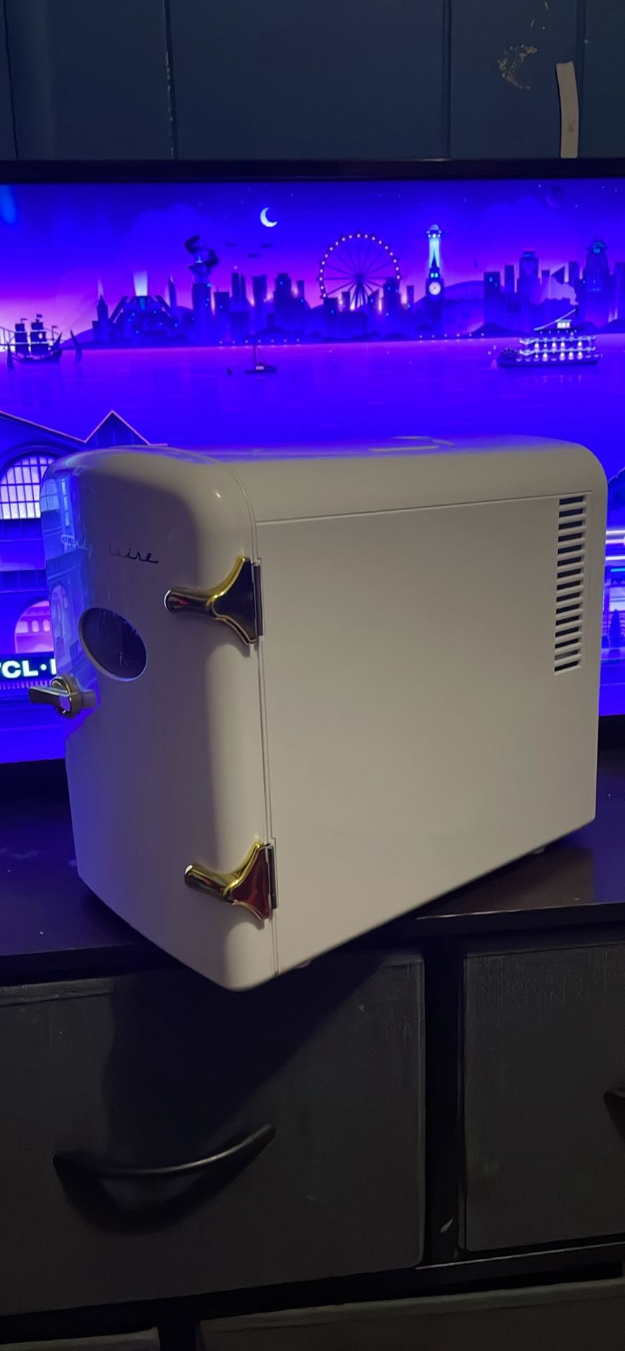 Mini fridge