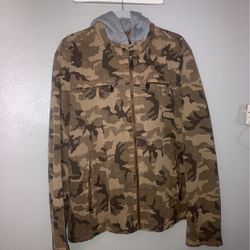 LEVI CAMO HOODED JACKET SIZE LARGE 