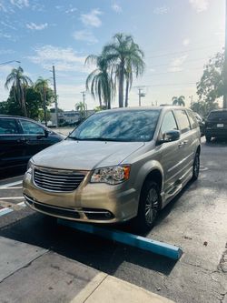 2014 Wheelchair Accessible Town & Country
