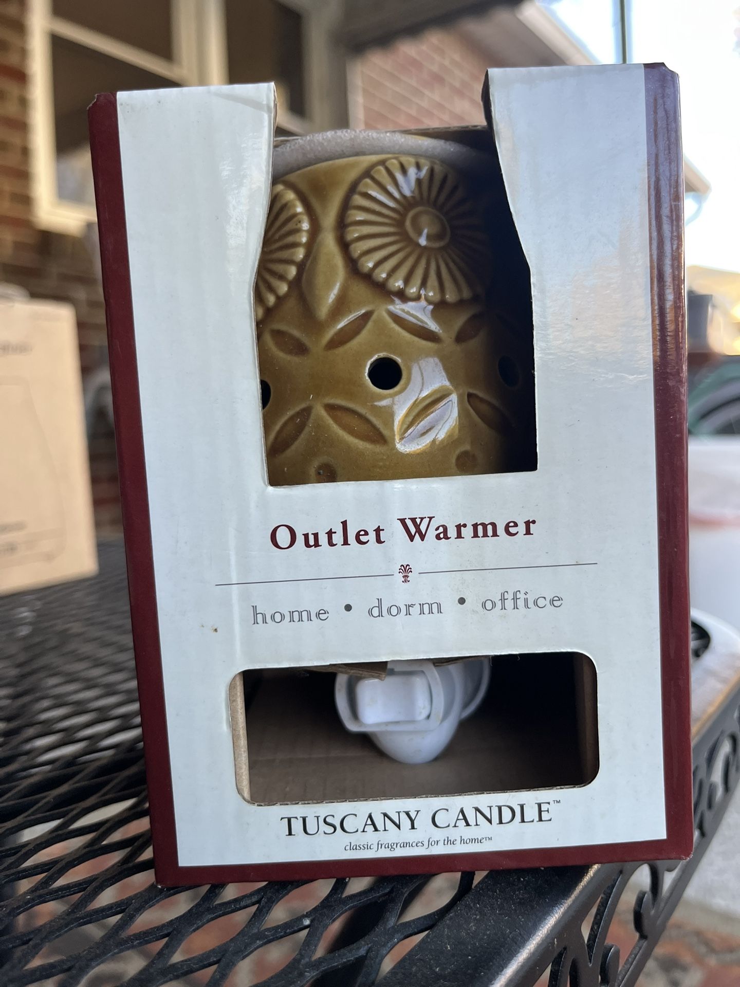 Tuscany Candle Outlet Warmer