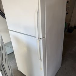 GE Ice Maker Refrigerator For Sale 
