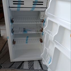 mini college  refrigerator 